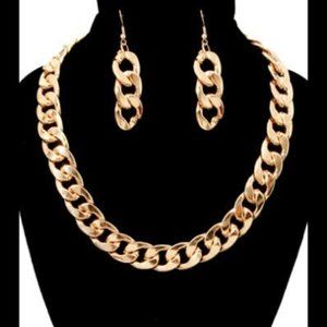 Ladies 2 Piece Gold Metal Toggle Chain Necklace And Earrings Heavy Weight Set